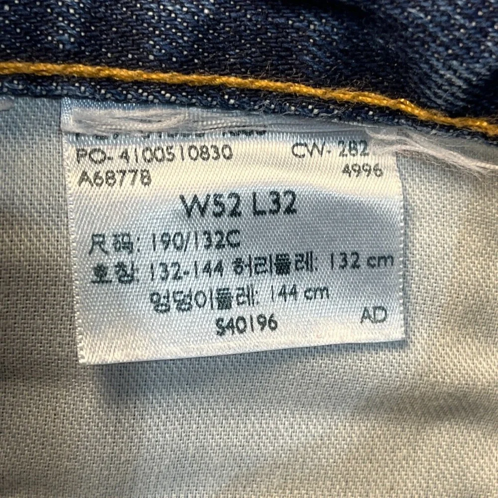 Levis Jeans Men's 52x32 550‎ Relaxed Fit Straight Leg Blue Denim Pants